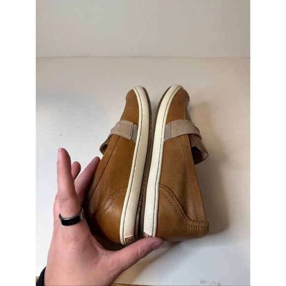 Taos Upward Tan Leather Slip On Loafers Size 7.5 - Picture 9 of 10